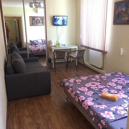 Room In The Guest House Odesa Exterior foto